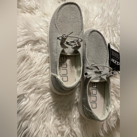 Hey Dude NWT Women’s Wendy Chambray Slip on Shoes. Size 6. No Box. - Picture 5 of 9